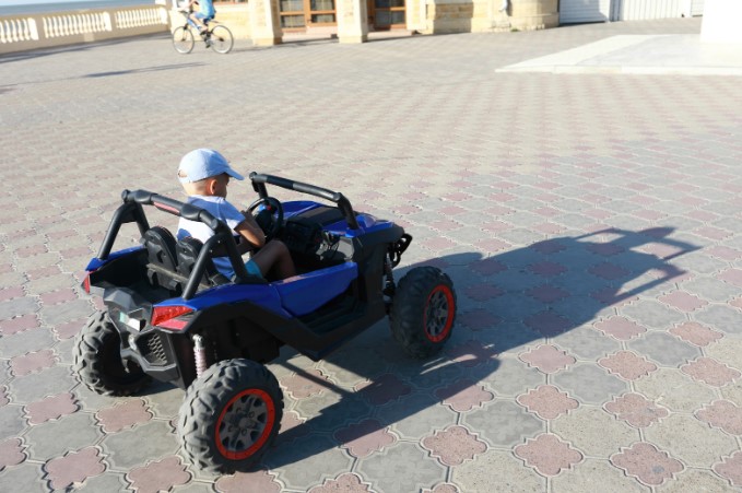 термін експлуатації дитячого електромобіля